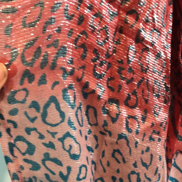 Shiny pink scarf - Picture 2 of 5